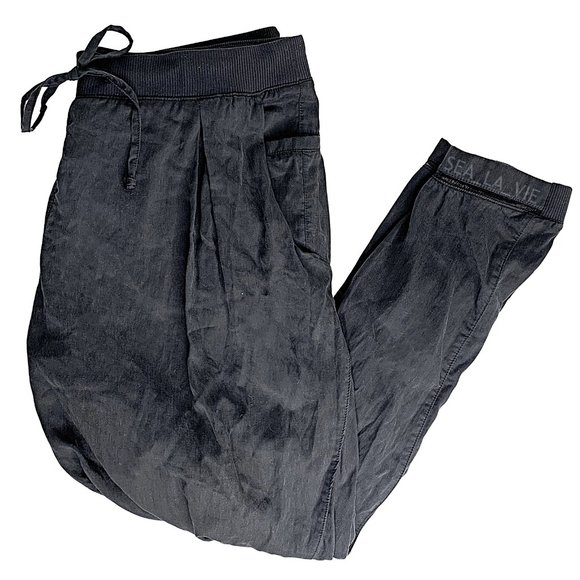 lululemon athletica Pants - Lululemon Lightweight Pleated Jogger Pant in Black